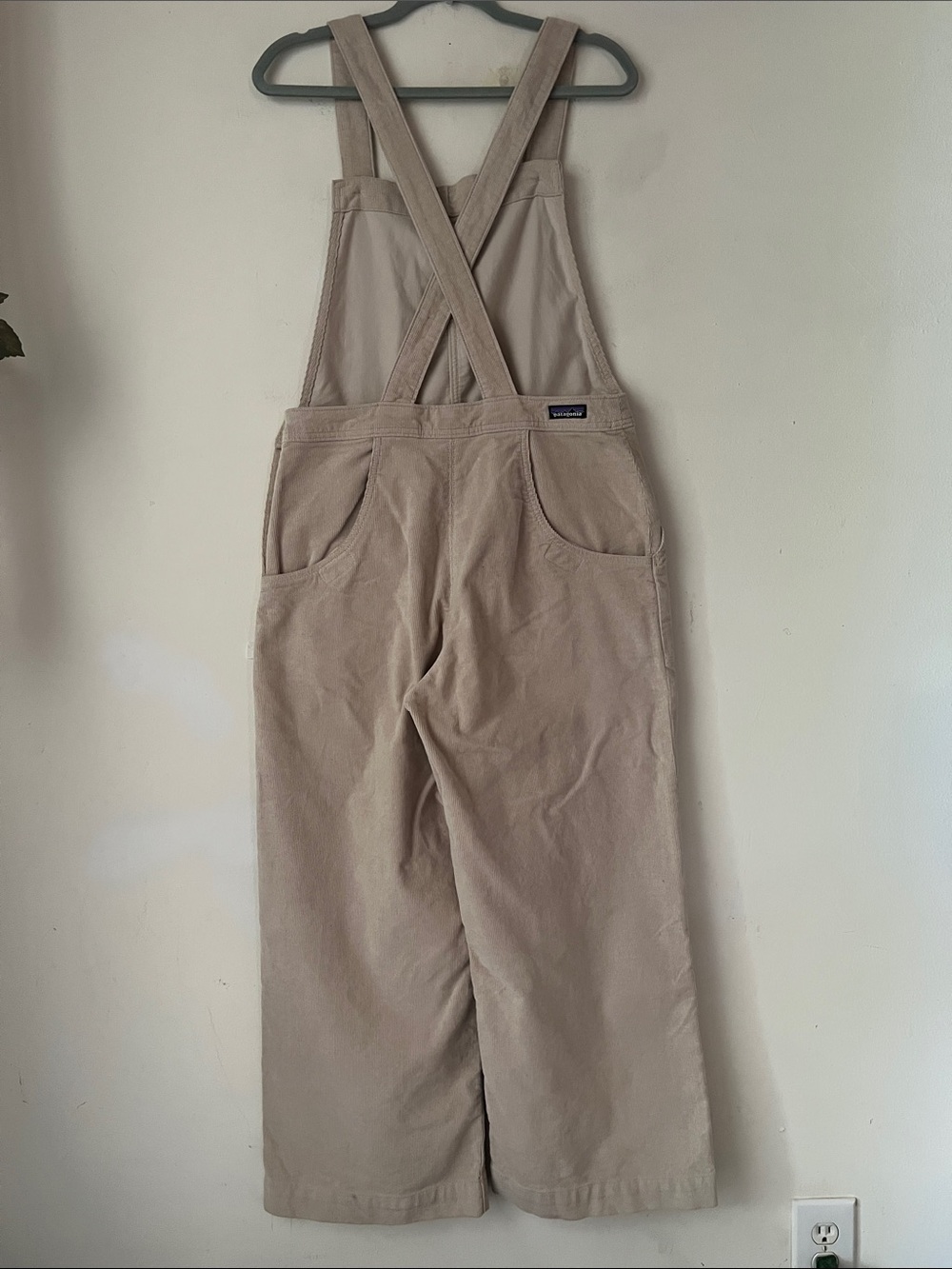 Patagonia Women's Sz 8 Stand Up Cropped Corduroy Overalls in Beige/Tan Wide Leg - Picture 5 of 15